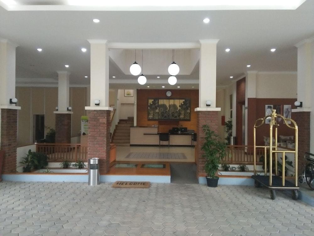 בנדונג Ahadiat Hotel & Bungalow מראה חיצוני תמונה