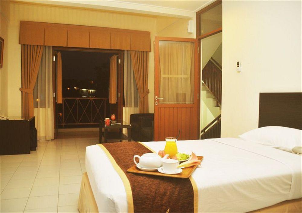 בנדונג Ahadiat Hotel & Bungalow מראה חיצוני תמונה
