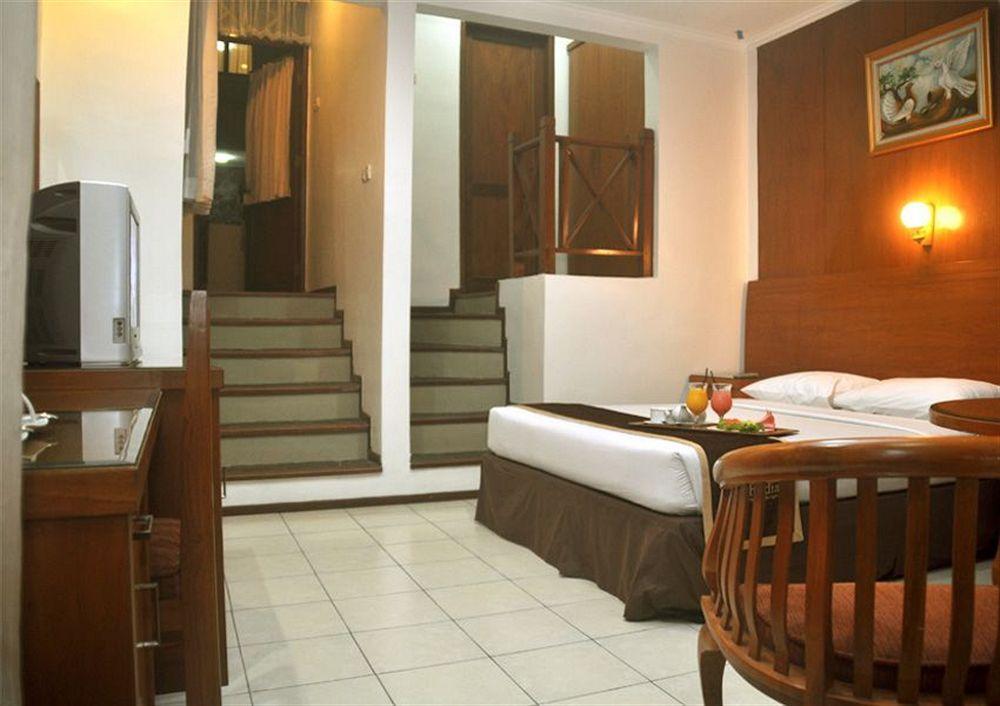 בנדונג Ahadiat Hotel & Bungalow מראה חיצוני תמונה