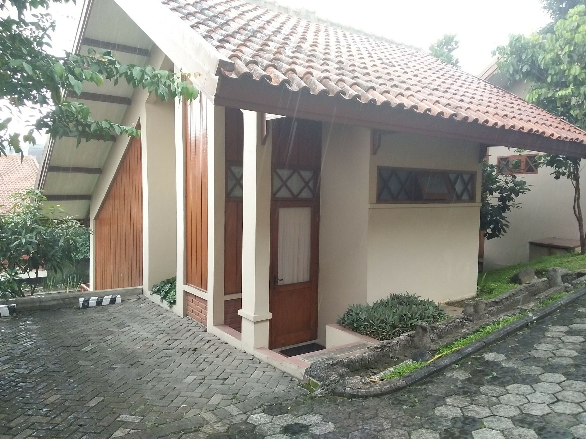 בנדונג Ahadiat Hotel & Bungalow מראה חיצוני תמונה